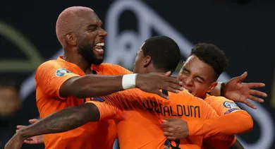 A Holanda encheu os olhos no segundo tempo e arrancou uma virada gigante contra a Alemanha em Hamburgo