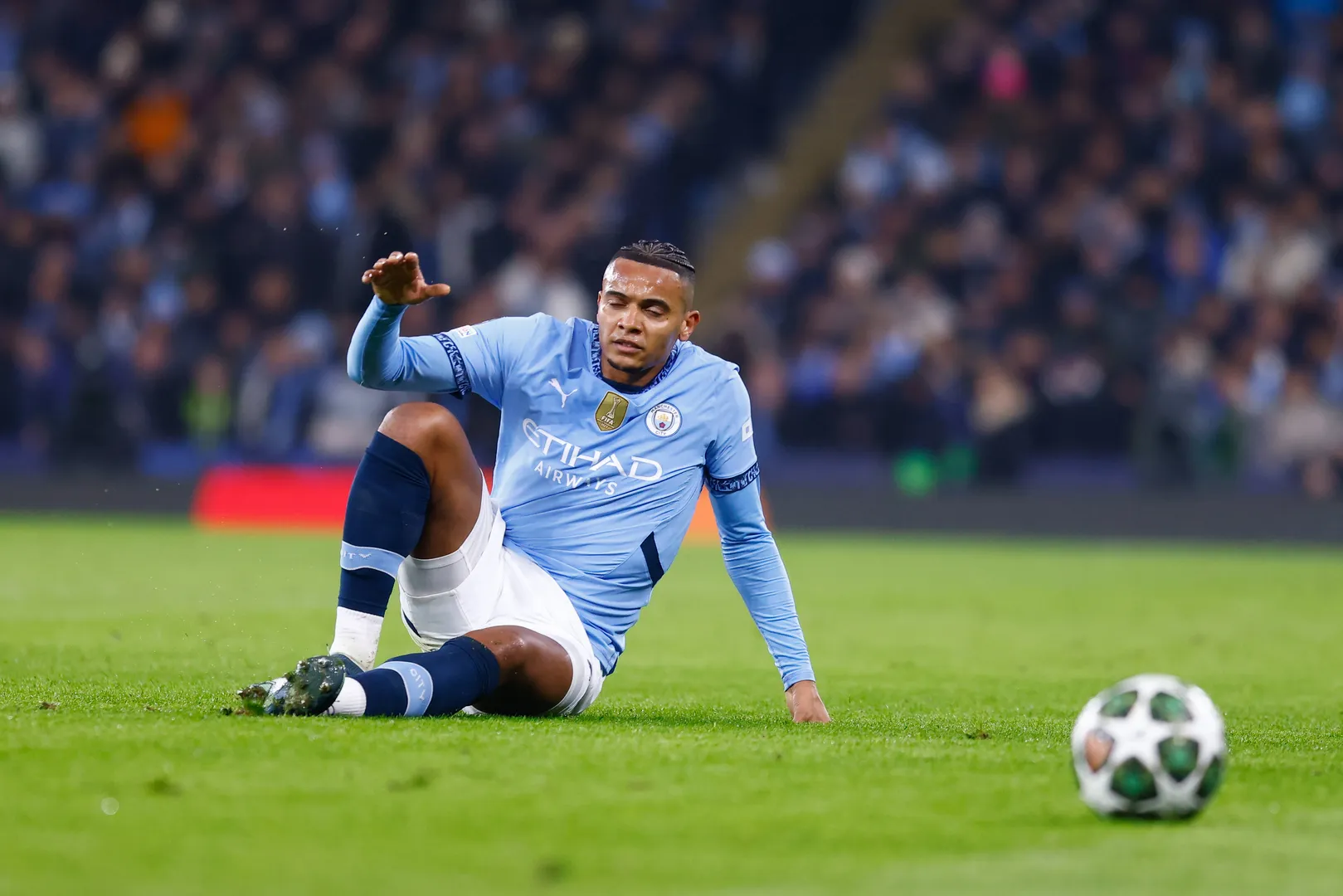 Manuel Akanji se junta a outras pe&ccedil;as importantes do Manchester City no departamento m&eacute;dico Foto: (Imago)