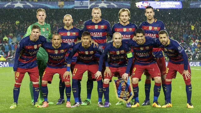 Campe&atilde;o da Champions com o Barcelona trabalha como atendente de loja de artigos esportivos