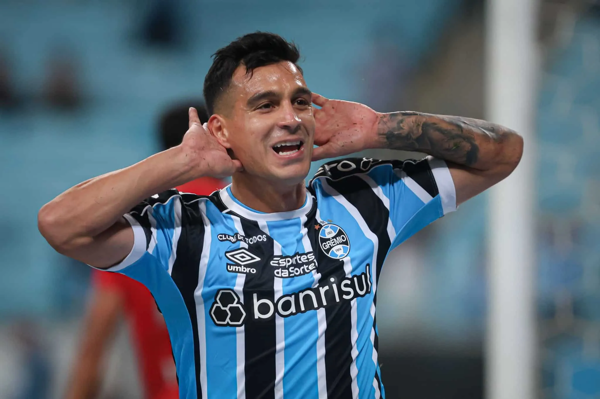 Gr&ecirc;mio se recupera e, com gols de gringos, quebra sequ&ecirc;ncia positiva do Athletico-PR