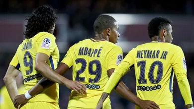 Mbapp&eacute; estreou com gol no PSG e formando trio infernal com Cavani e Neymar