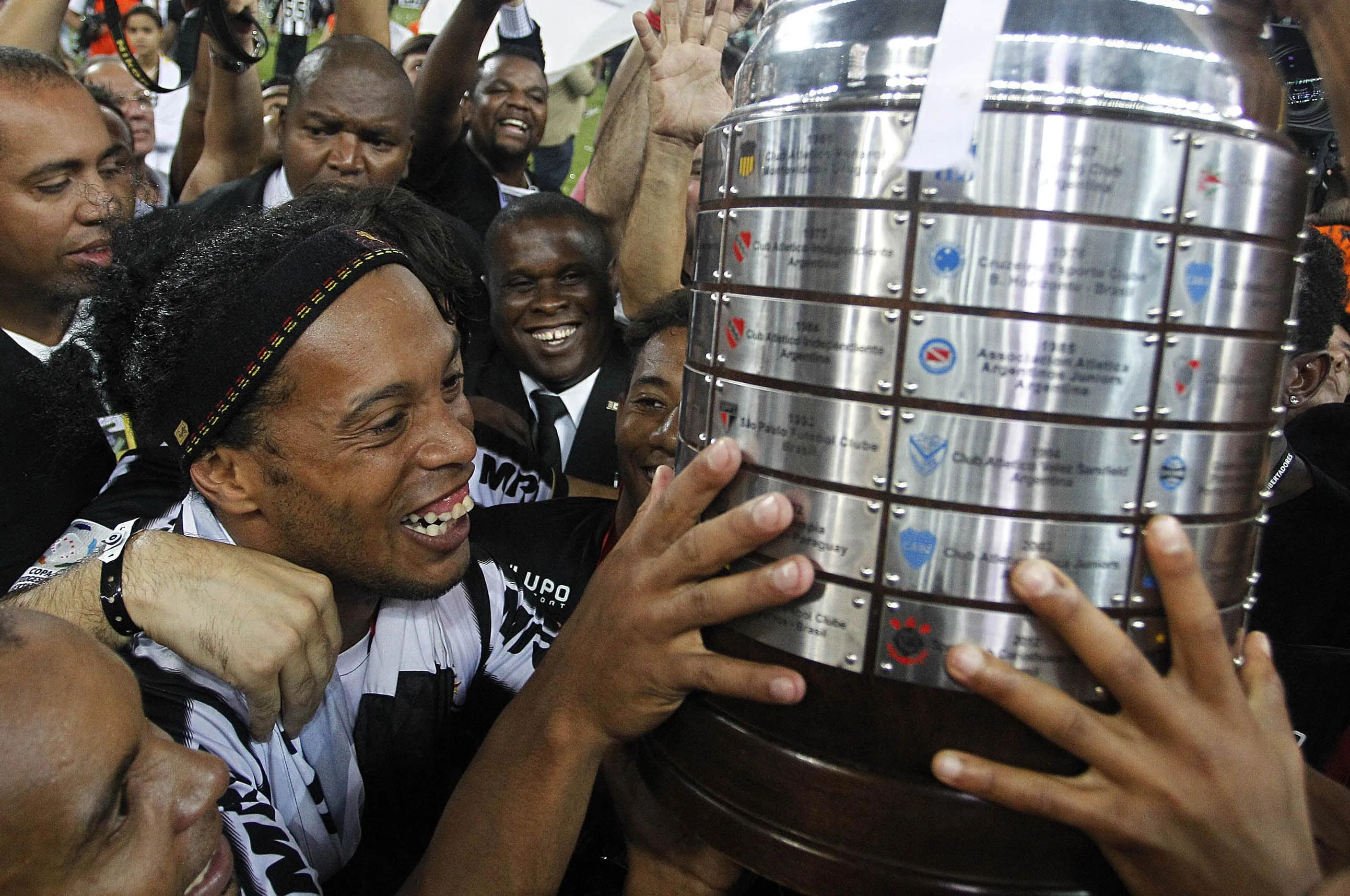 10 anos da Libertadores: como Ronaldinho mudou a hist&oacute;ria do Atl&eacute;tico-MG