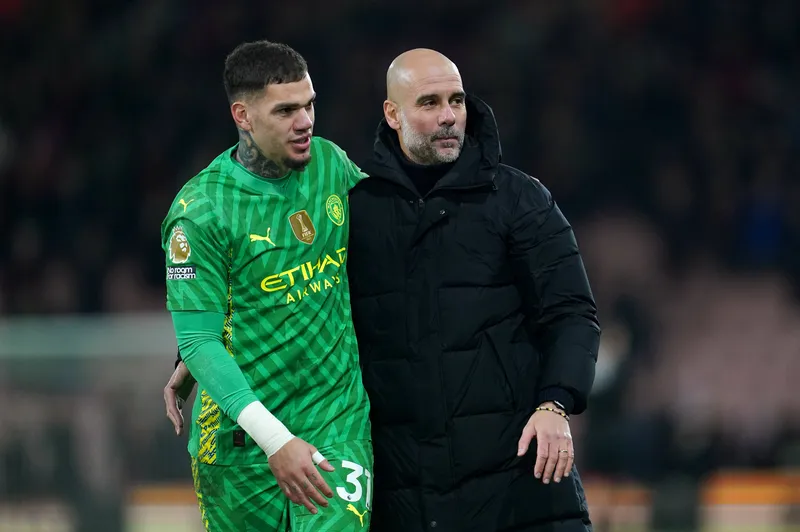 Ederson e Guardiola ap&oacute;s jogo do Manchester City