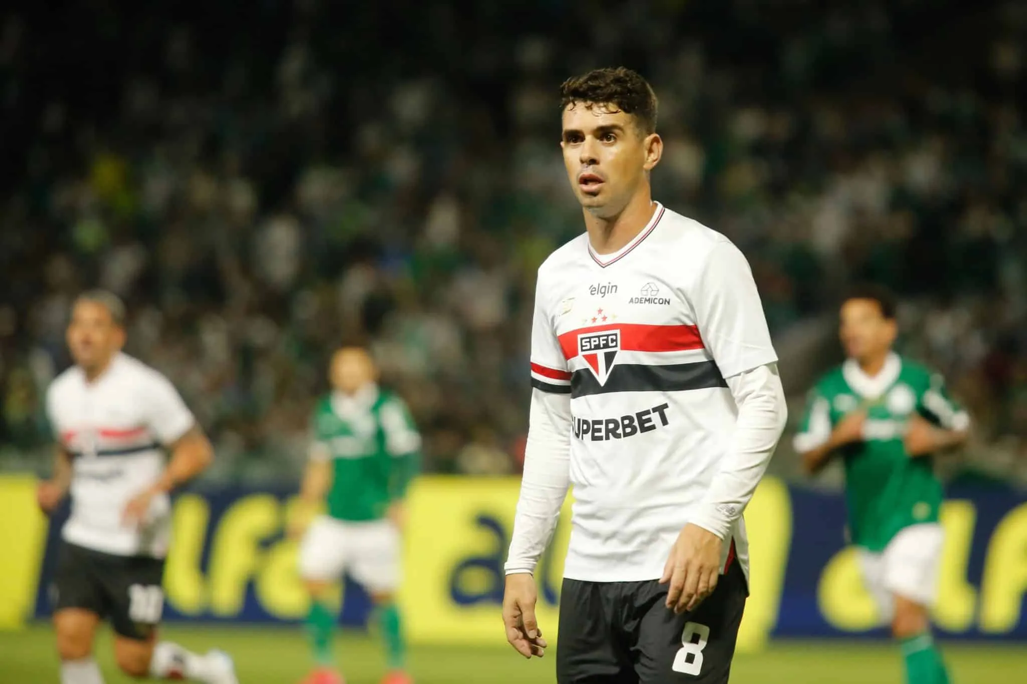 Crespo teve conversa com Oscar e vetou meia no S&atilde;o Paulo em decis&atilde;o com a LDU