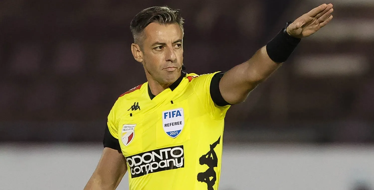 FPF escala &aacute;rbitro envolvido em pol&ecirc;mica com o Santos, no ano passado, para apitar confronto com a Portuguesa