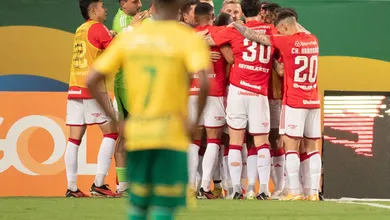 Estrat&eacute;gico, Internacional conquista vit&oacute;ria in&eacute;dita no calor de Cuiab&aacute; e garante vaga na Sul-Americana