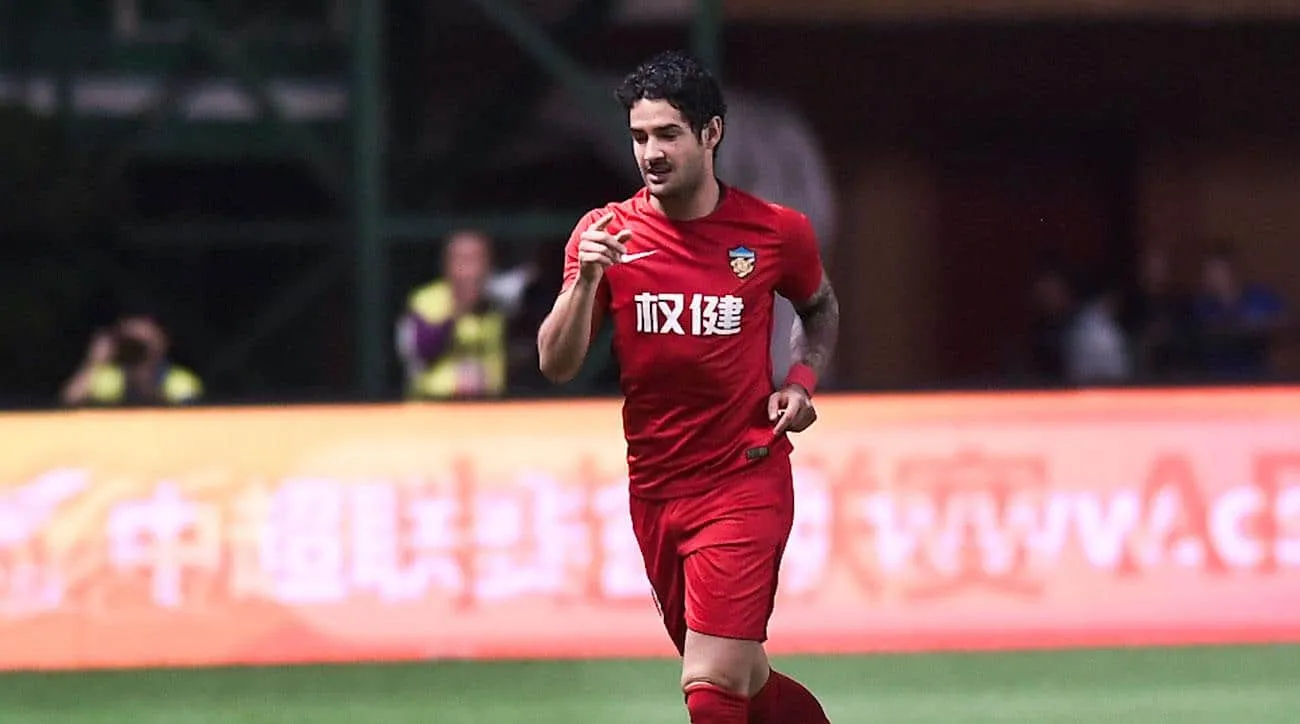 &Eacute; o Chin&ecirc;s, mas n&atilde;o se nega a categoria de Alexandre Pato nesta bel&iacute;ssima tripleta