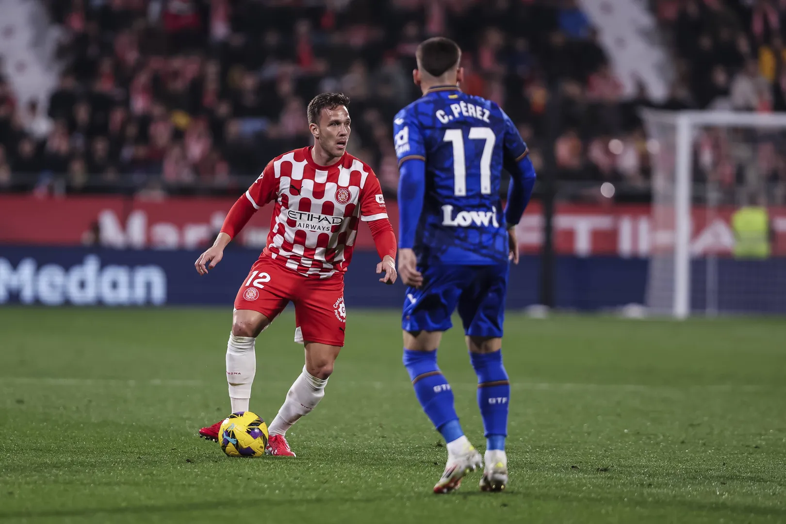 Jornal Mundo Deportivo elogia estreia de Arthur Melo com a camisa do Girona