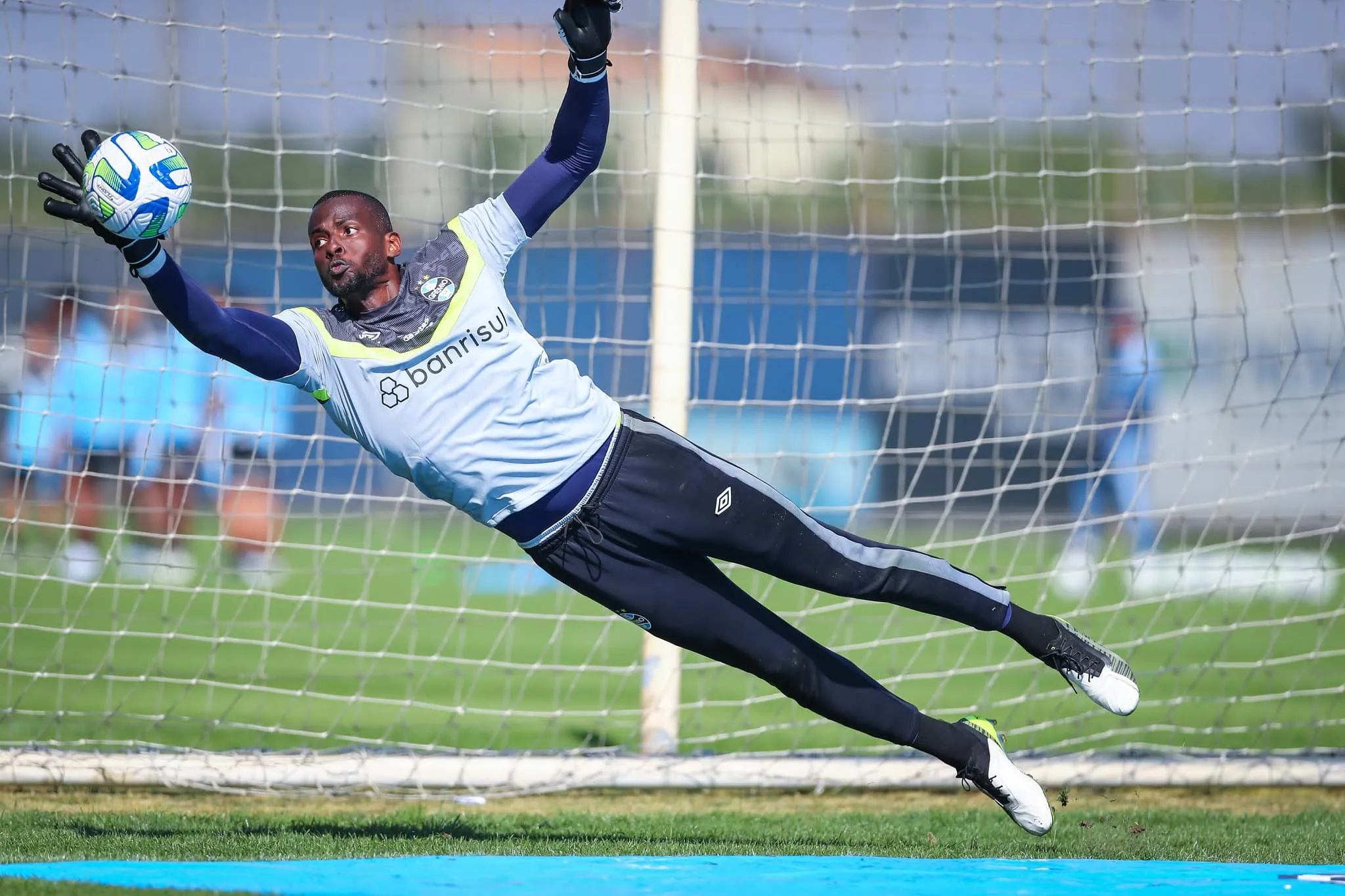 Ca&iacute;que j&aacute; foi um &lsquo;novo Dida&rsquo; e agora tem a chance de provar seu potencial no Gr&ecirc;mio