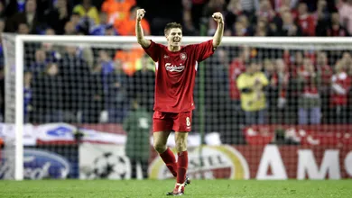 H&aacute; 15 anos, Gerrard come&ccedil;ava uma hist&oacute;ria de gola&ccedil;os pelo Liverpool