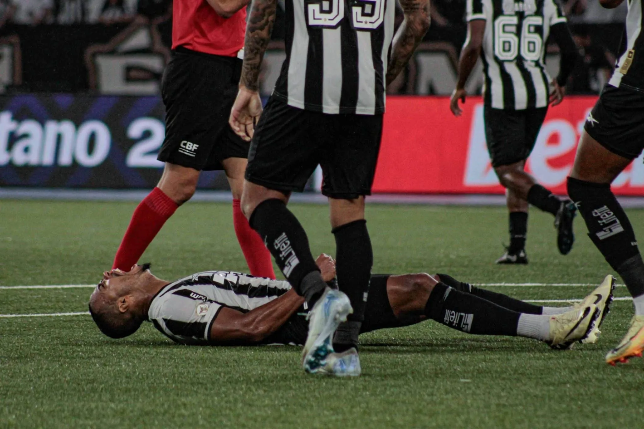 Botafogo n&atilde;o consegue repetir o Palmeiras e deixa Brasileiro aberto