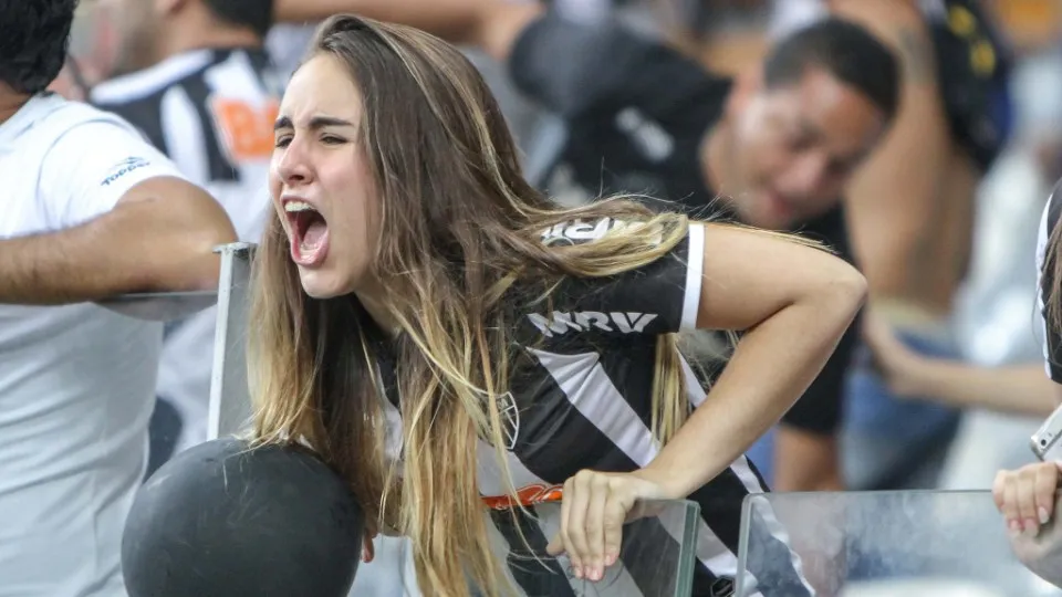 A torcedora solta o grito no Mineir&atilde;o (Foto: Bruno Cantini, Flickr do Atl&eacute;tico Mineiro)