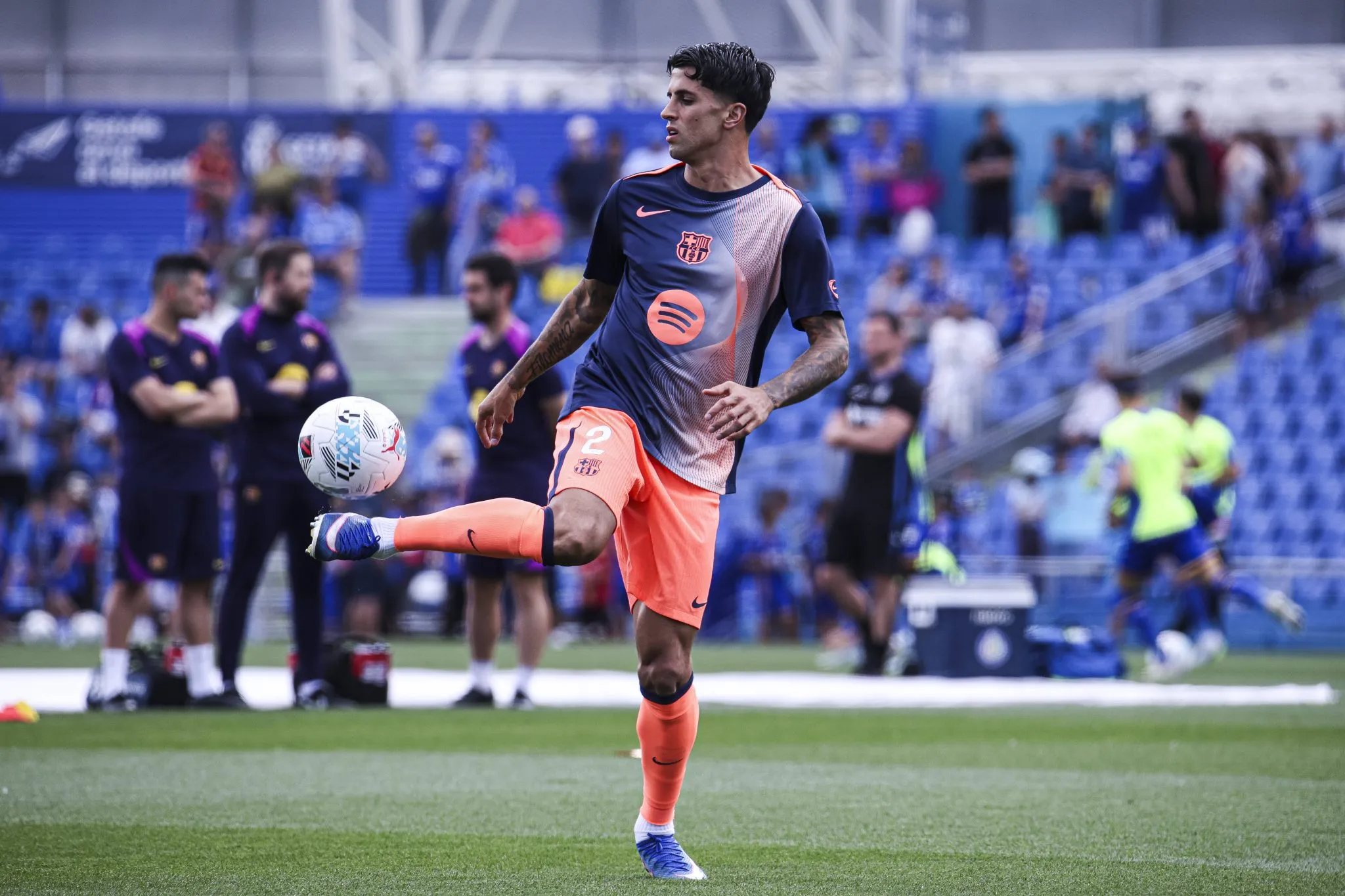 Cancelo durante aquecimento do Barcelona