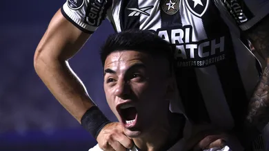 Mais uma vez, Botafogo supera drama e os pr&oacute;prios erros para avan&ccedil;ar na Libertadores