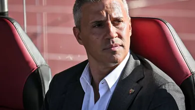 Crespo abre m&atilde;o de dupla campe&atilde; e resgata jogador para mudar hierarquia no meio do S&atilde;o Paulo