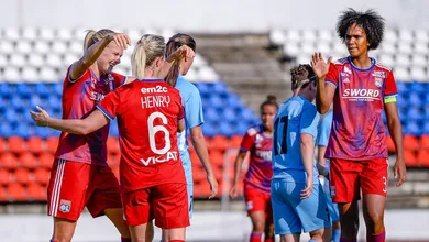 Lyon come&ccedil;a Champions League feminina arrasando o russo Ryazan: 9 x 0, com tr&ecirc;s de Hegerberg e Renard
