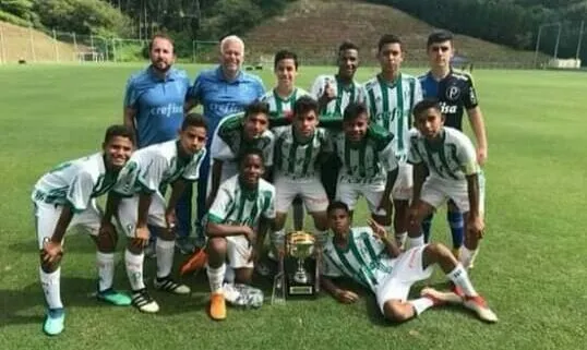 Lucas P&aacute;ssaro e Endrick na base do Palmeiras