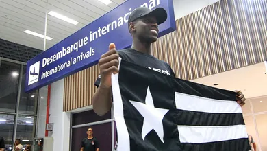 &lsquo;Ainda n&atilde;o caiu a ficha&rsquo;: jogador mais caro da hist&oacute;ria do Botafogo, Luiz Henrique diz estar pronto para estrear