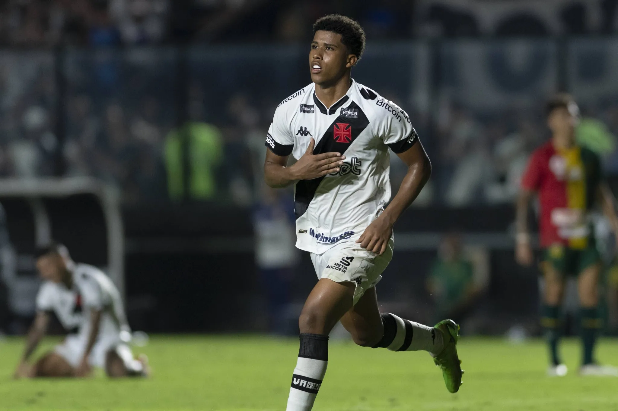 Andrey Santos comemora gol do Vasco na S&eacute;rie B de 2022