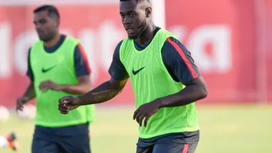 Sevilla vence decis&atilde;o judicial sobre cancelamento de contrato de zagueiro por&hellip; excesso de peso