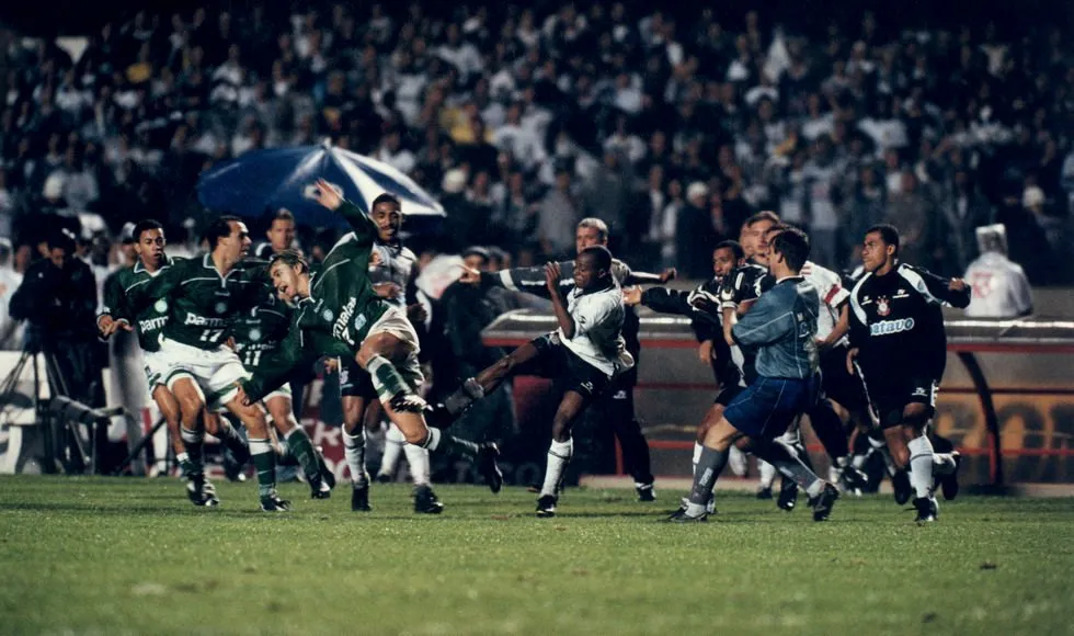 Craques, ta&ccedil;as, confus&otilde;es: Os tr&ecirc;s anos de Corinthians x Palmeiras que ningu&eacute;m se esquecer&aacute;