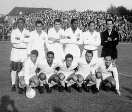Em 1964, o Santos amea&ccedil;ou boicotar a Libertadores depois de tumultos contra o Independiente