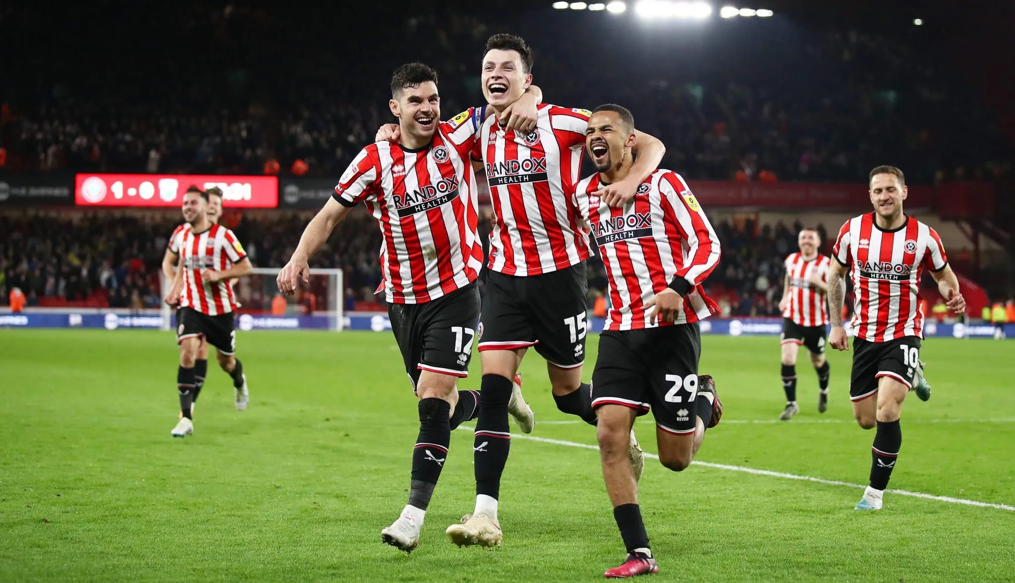 O Sheffield United manteve as bases do trabalho e garantiu o retorno &agrave; Premier League dois anos depois da queda