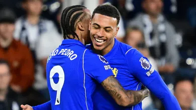 Jo&atilde;o Pedro rel&acirc;mpago, boas novidades e velhos erros: Como foi a estreia de Xabi Alonso no Chelsea