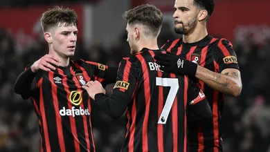 O Bournemouth precisou de 45 minutos para massacrar o Swansea e ir &agrave;s oitavas da Copa da Inglaterra