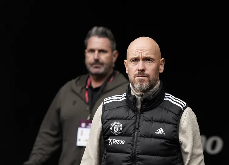 Erik Ten Hag est&aacute; na corda bamba do Manchester United 