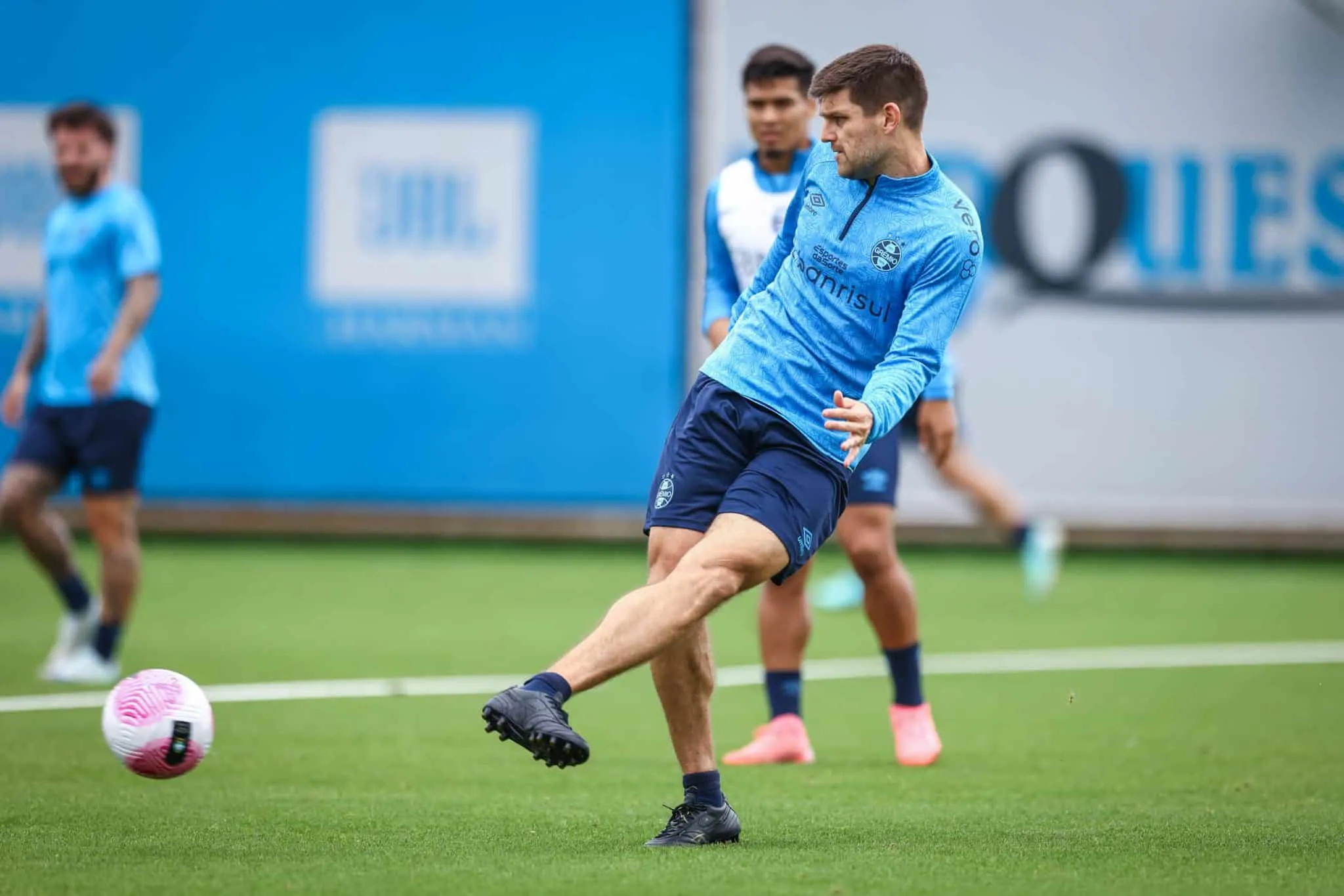O que sabemos sobre a condi&ccedil;&atilde;o de Kannemann, que completa um m&ecirc;s sem jogar pelo Gr&ecirc;mio