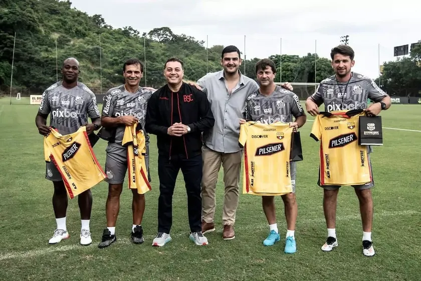 Comiss&atilde;o t&eacute;cnica Fabi&aacute;n Bustos Santos FC