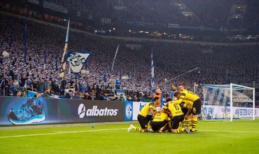 Autoridade de l&iacute;der: Dortmund mandou no cl&aacute;ssico e bateu o Schalke na Veltins Arena