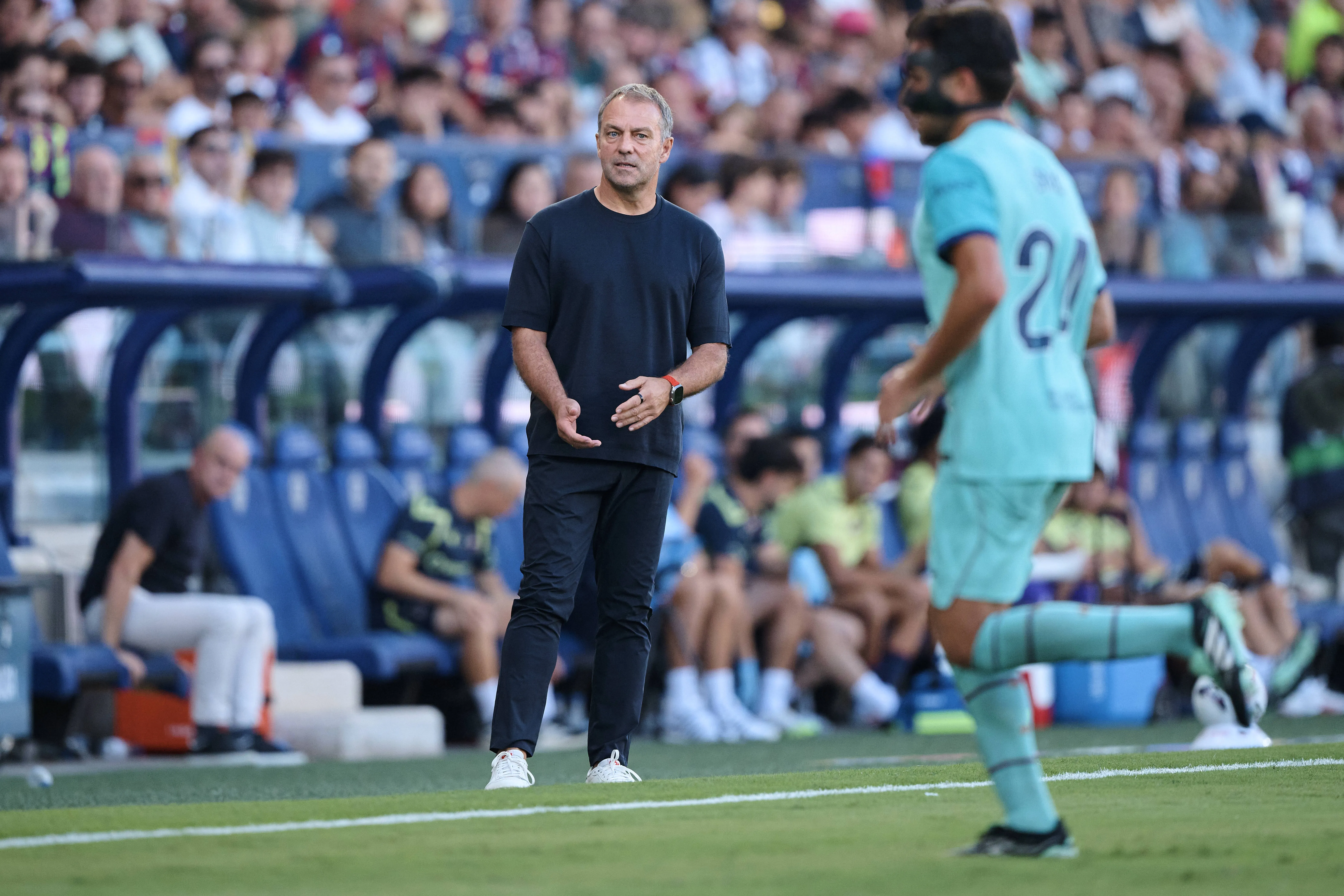 Hansi Flick durante Levante 2 x 4 Barcelona