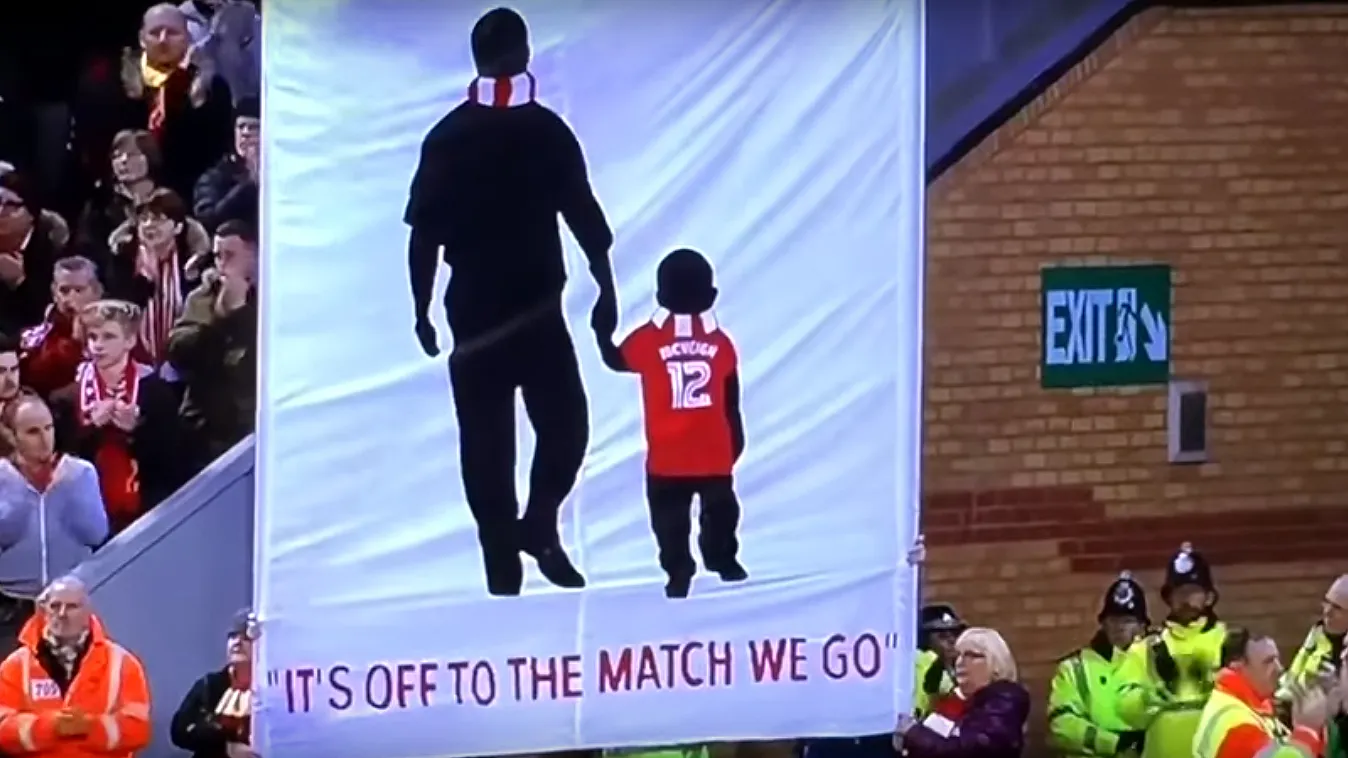 Liverpool perdeu um dos seus maiores f&atilde;s para a leucemia, mas n&atilde;o deixou Owen caminhar sozinho