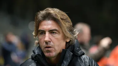 Ex-t&eacute;cnico do Vasco &eacute; apresentado no Ir&atilde; e faz apelo: &lsquo;A paz vai regressar&rsquo;