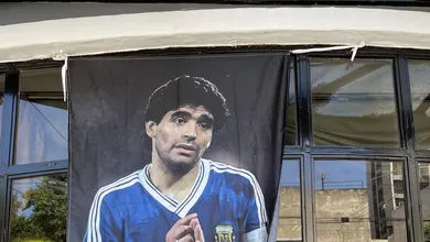 Cinco anos sem Maradona: Como &iacute;dolo segue vivo na mem&oacute;ria e onipresente na capital argentina