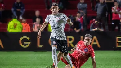 Corinthians tinha planos para lateral esquerda, mas fama de devedor esfria o sonho
