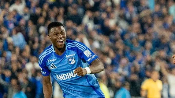 Chelsea envia olheiros para ver ex-alvo do Vasco criar pol&ecirc;mica &agrave; la Depay na Col&ocirc;mbia
