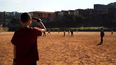 Um mini-doc imperd&iacute;vel sobre uma das ra&iacute;zes do futebol brasileiro: a arte do improviso