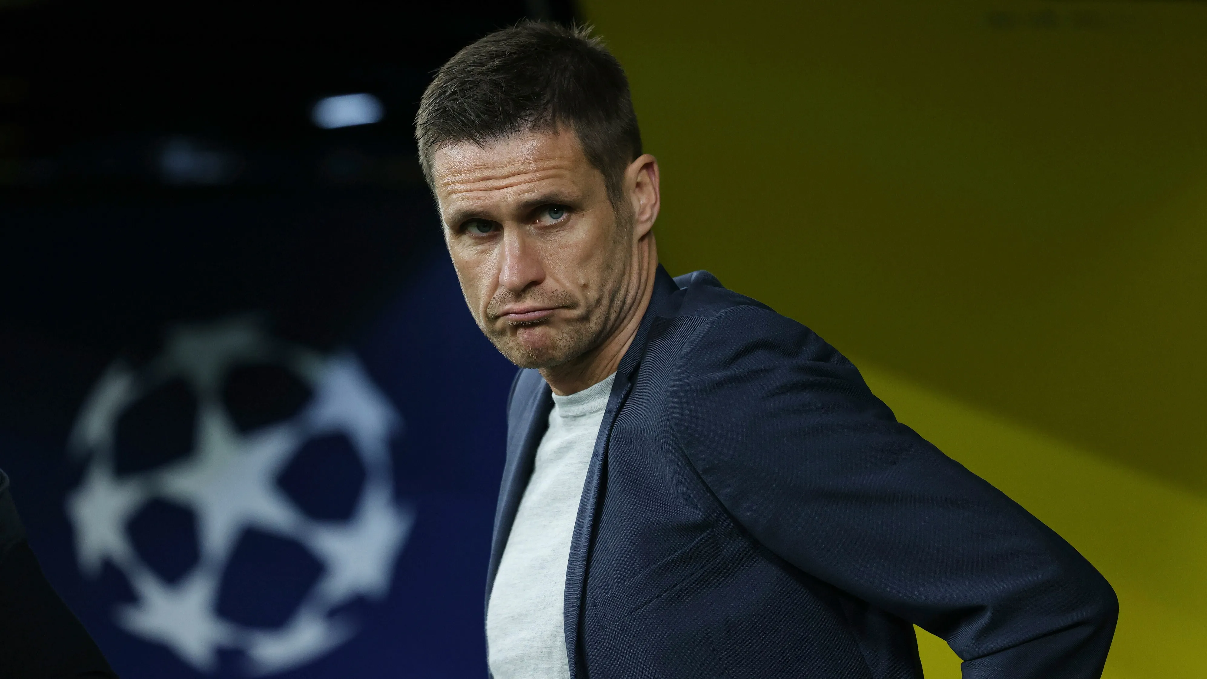 N&atilde;o conseguimos competir em algumas &aacute;reas de transfer&ecirc;ncias e sal&aacute;rios, diz diretor do Dortmund