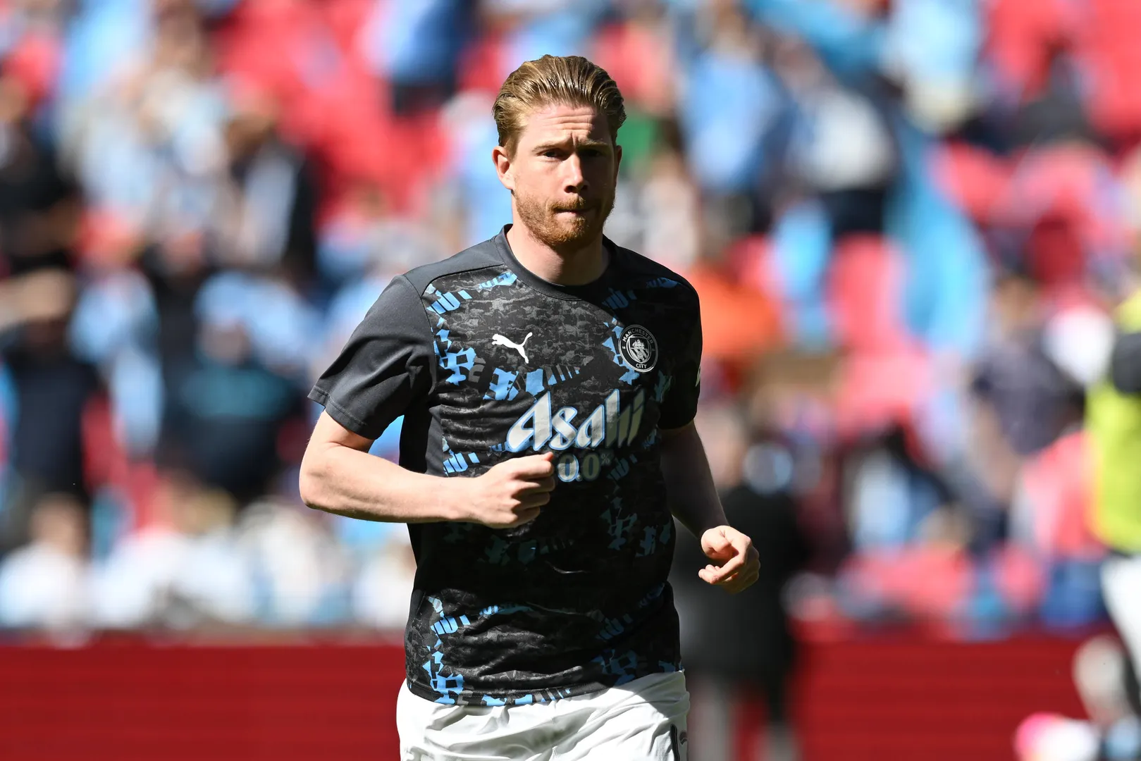 De Bruyne durante aquecimento do City em Wembley