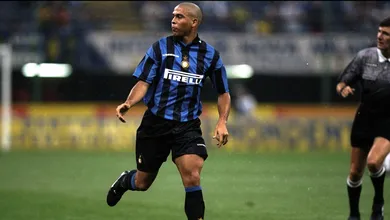 H&aacute; 20 anos, a Internazionale realizava o sonho de contratar Ronaldo e ele se tornava o Fen&ocirc;meno