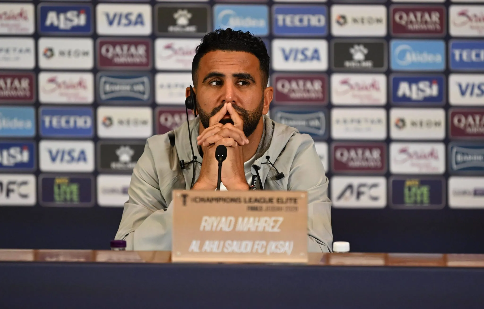 Mahrez durante entrevista coletiva do Al-Ahli