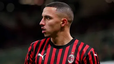 Bennacer quer ser um l&iacute;der para o Milan e j&aacute; sabe o caminho: &ldquo;Estudo como o Pirlo jogava&rdquo;