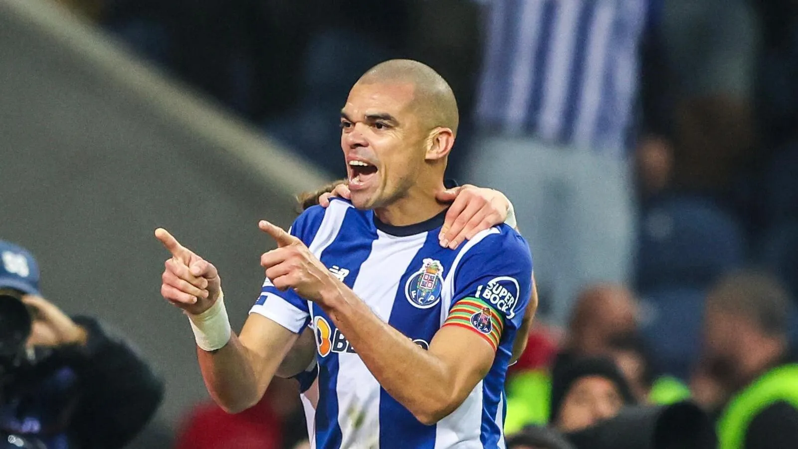 Mais velho a marcar na hist&oacute;ria da Champions, Pepe fala em aposentadoria: "Falta pouco para terminar"