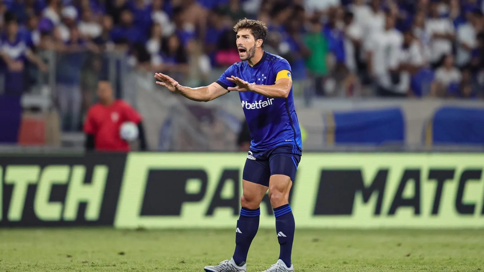 Meio-campistas s&atilde;o boa not&iacute;cia em empate frustrante do Cruzeiro