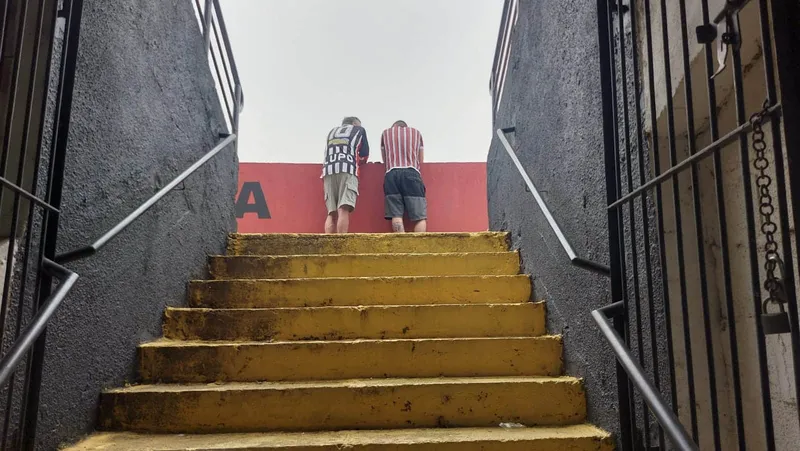 Torcedores do Paulista aguardam in&iacute;cio do jogo