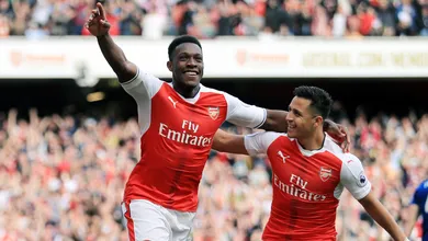 Arsenal quebra invencibilidade do Man United e Wenger finalmente vence Mourinho