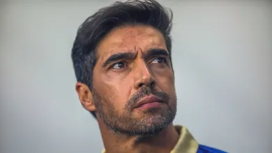 Abel elogia reservas do Palmeiras e d&aacute; moral para meias pouco utilizados